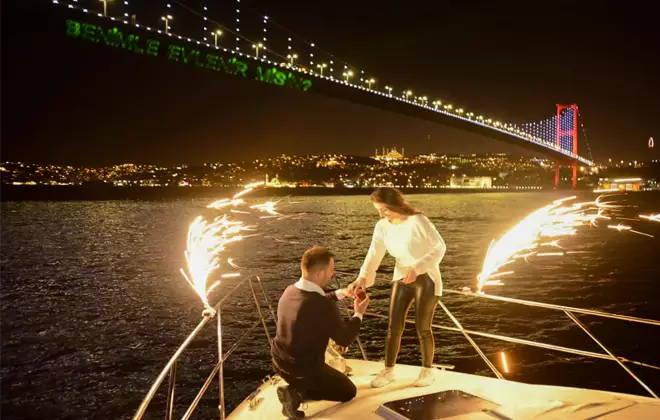 Marriage proposal in Istanbul